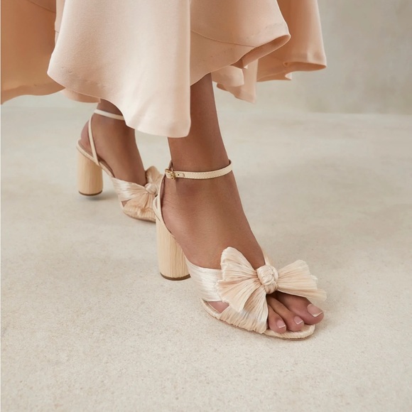 Camellia Almond Pleated Bow Heel, size 7, NWT - Picture 5 of 5